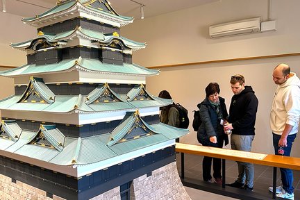 Tokyo Castle & Imperial Palace , Historical Walking Tour